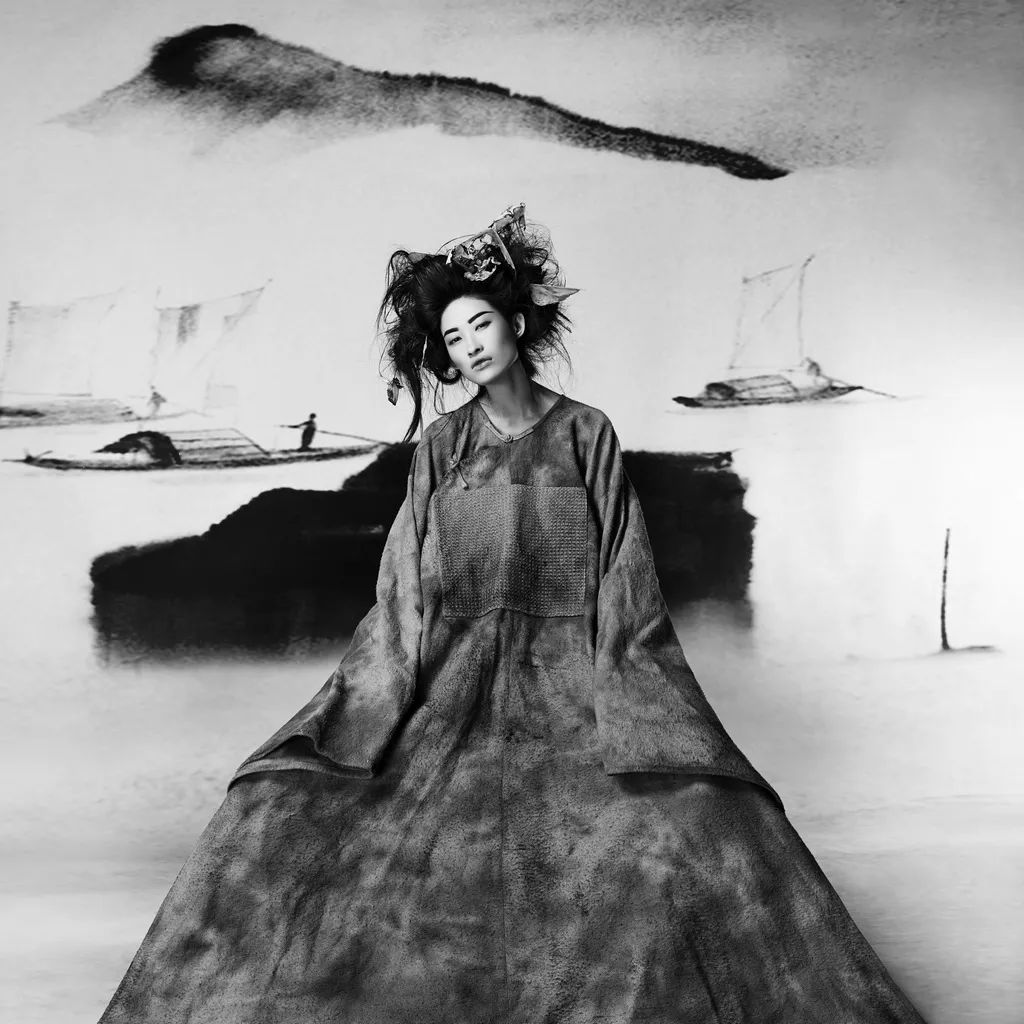 《中国商业摄影》封面摄影师:黑光教育何连海