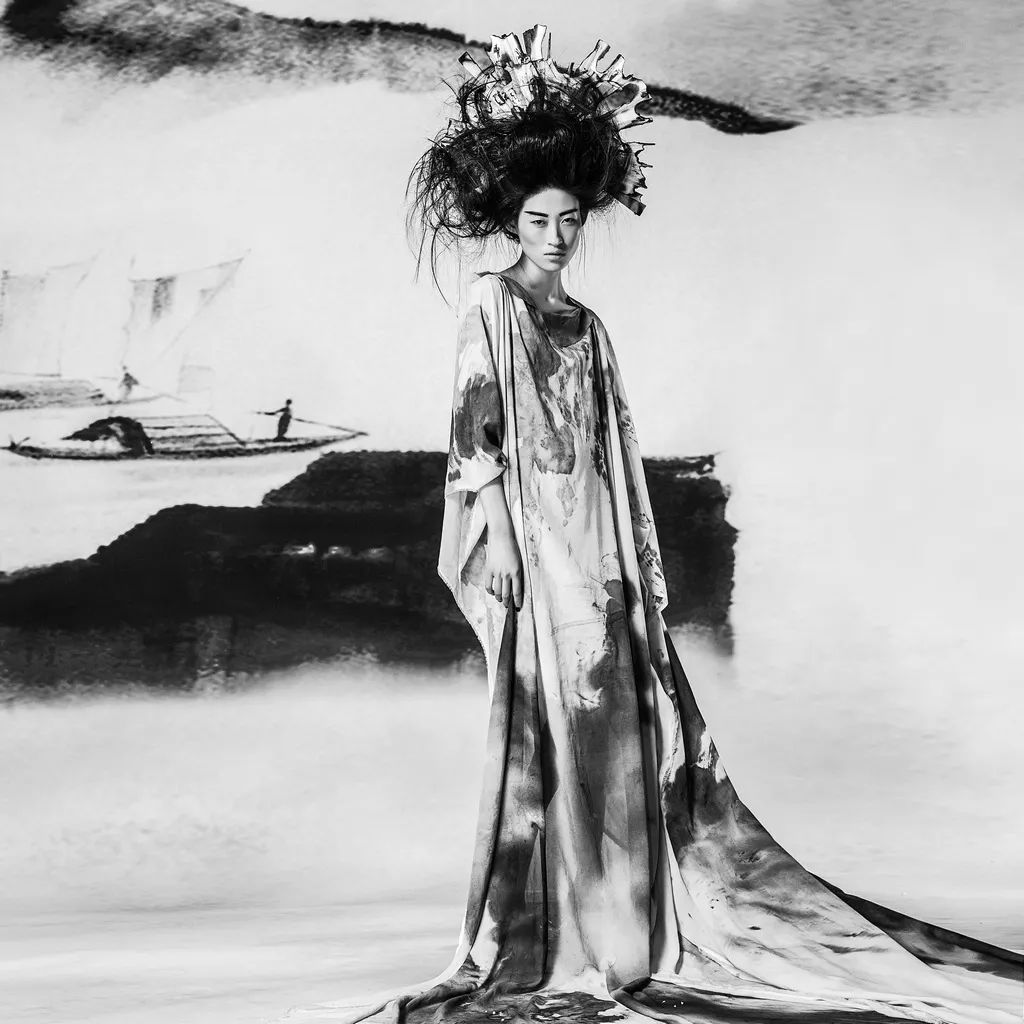 《中国商业摄影》封面摄影师:黑光教育何连海